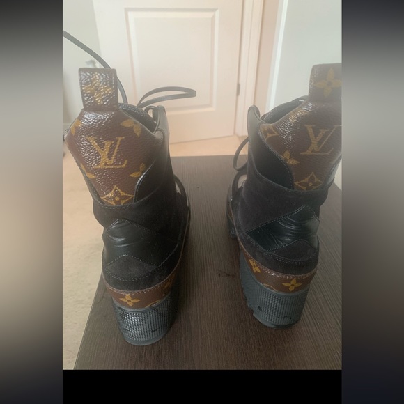 Louis Vuitton authentic boots - Picture 2 of 4
